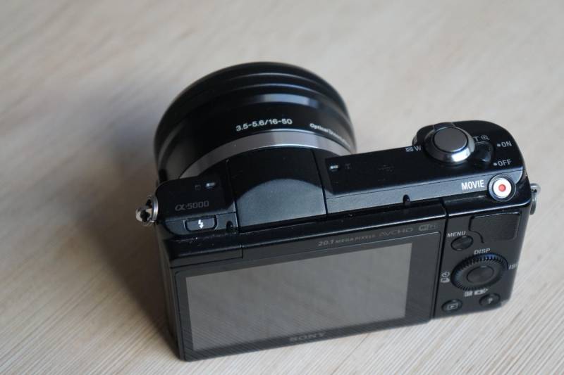 ox_aparat-sony-a5000-zadbany