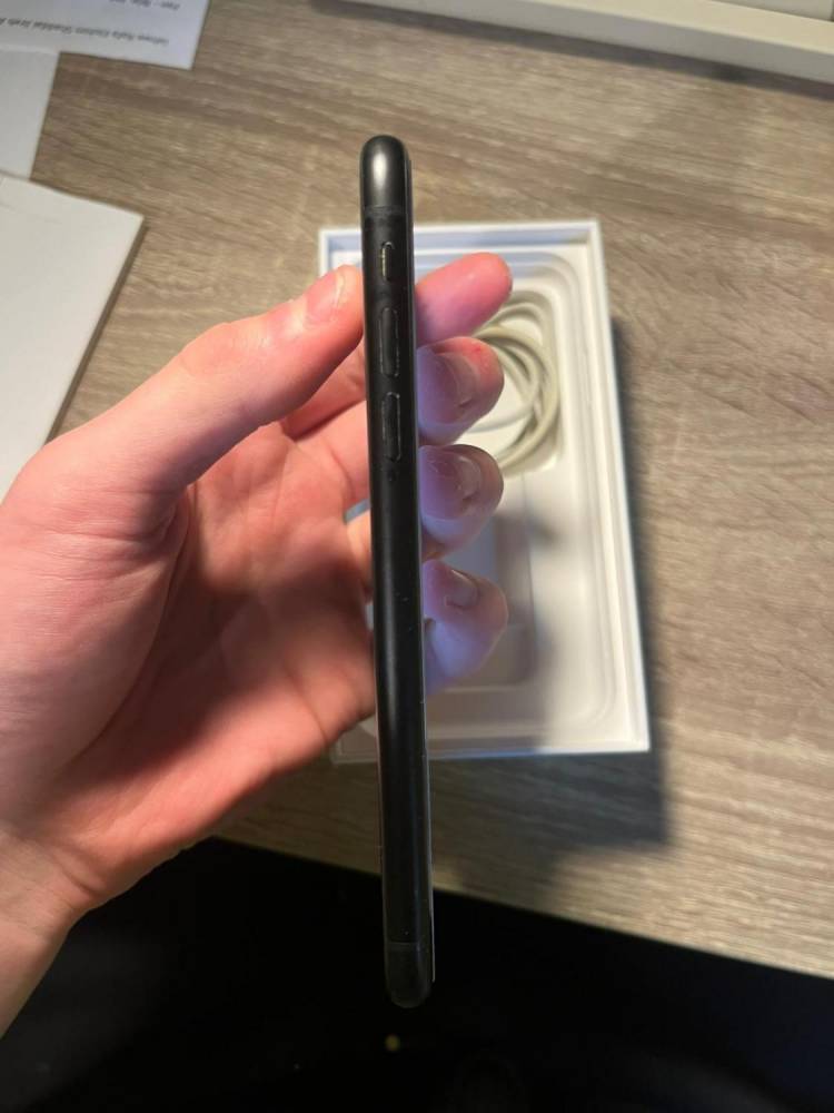 ox_sprzedam-telefon-iphone-xr-64gb-czarny