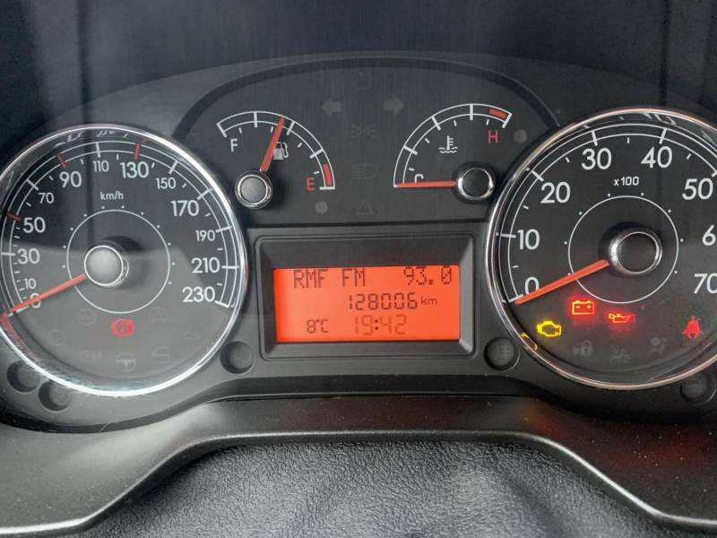 ox_fiat-grande-punto-14-benzyna-8v-klima-2009r