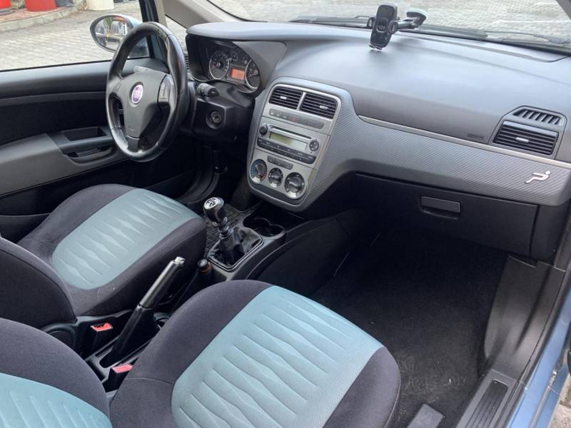 ox_fiat-grande-punto-14-benzyna-8v-klima-2009r