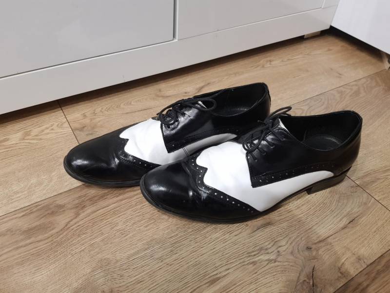ox_buty-czarno-biale