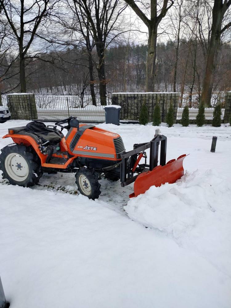 ox_kubota-aste-z-plugiem-4x4