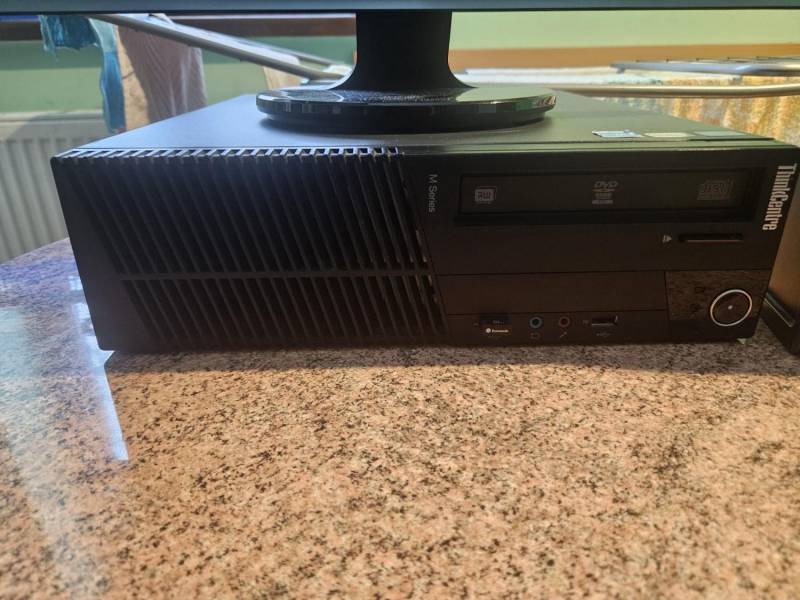 ox_komputer-stacjonarny-lenovo