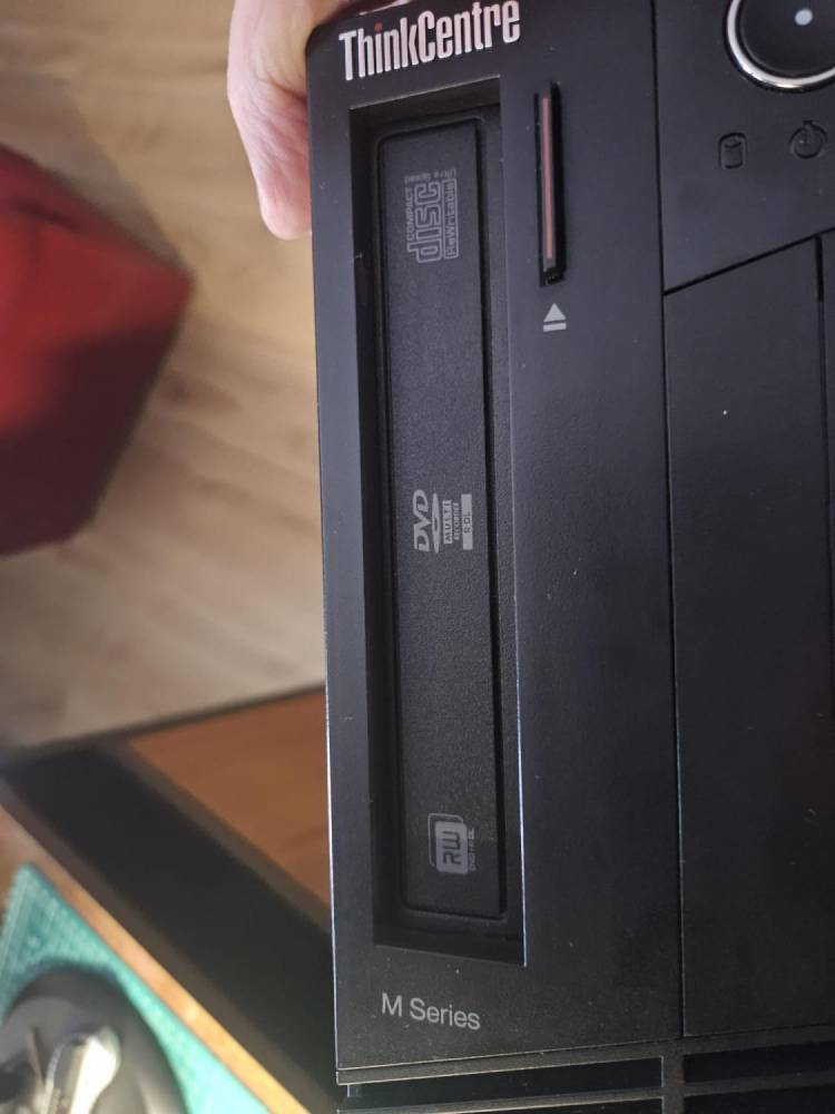 ox_komputer-stacjonarny-lenovo