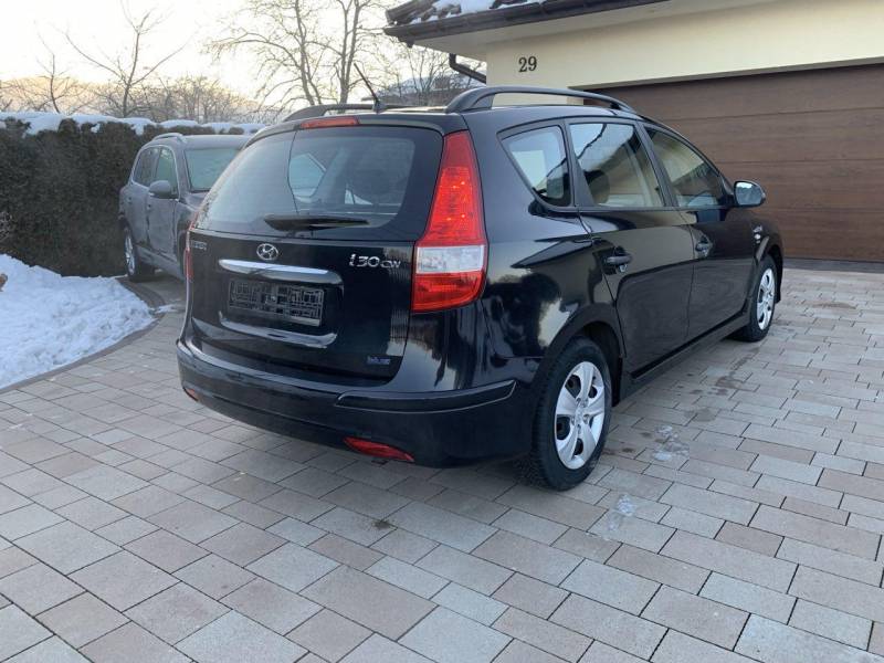 ox_hyundai-i30-kombi-14-benzyna-maly-przebieg-90tys-km-klimatronik