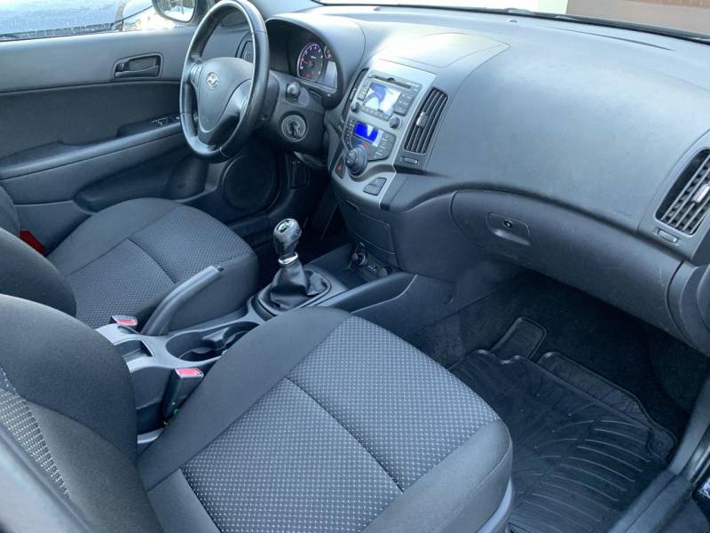 ox_hyundai-i30-kombi-14-benzyna-maly-przebieg-90tys-km-klimatronik