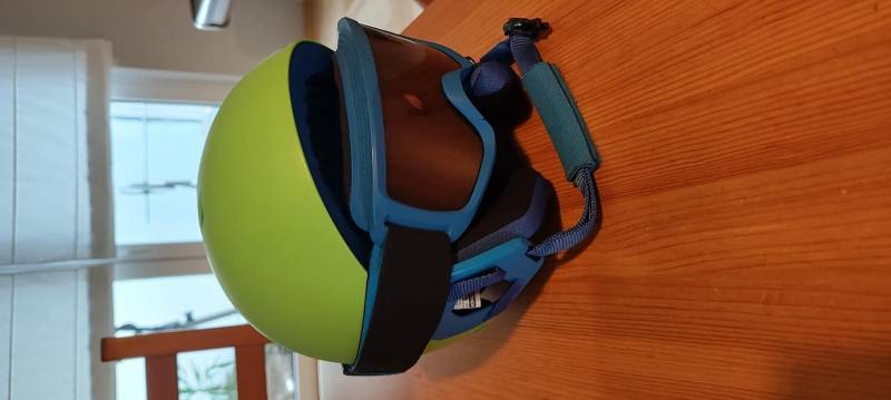 ox_kask-narciarski-wedze-z-goglami