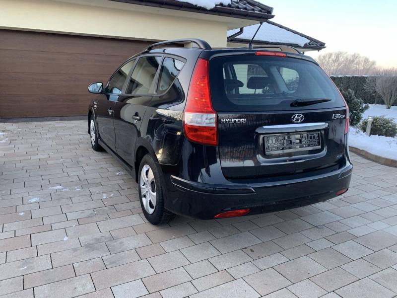 ox_hyundai-i30-kombi-14-benzyna-maly-przebieg-90tys-km-klimatronik-2010r