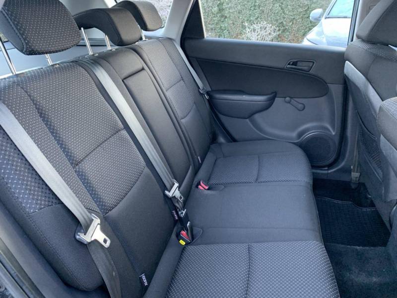 ox_hyundai-i30-kombi-14-benzyna-maly-przebieg-90tys-km-klimatronik-2010r