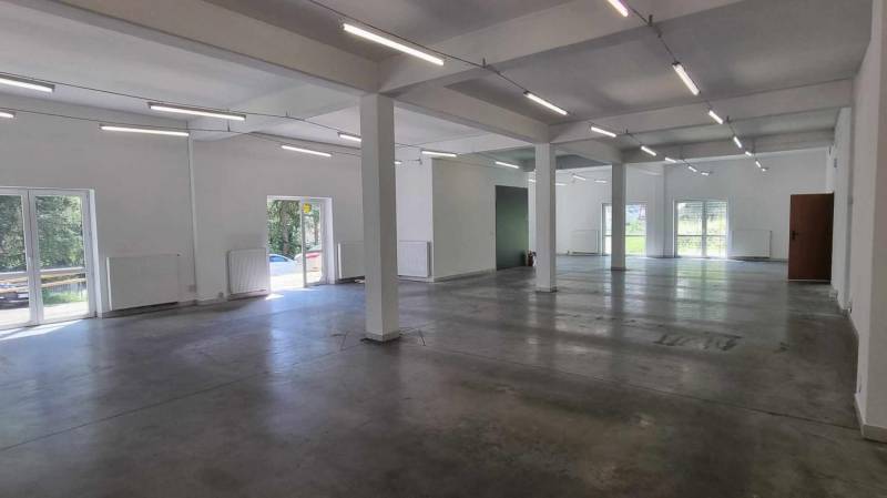 ox_lokal-handlowo-uslugowy-200m2-lub-polowa-do-wynajecia-w-cieszynie