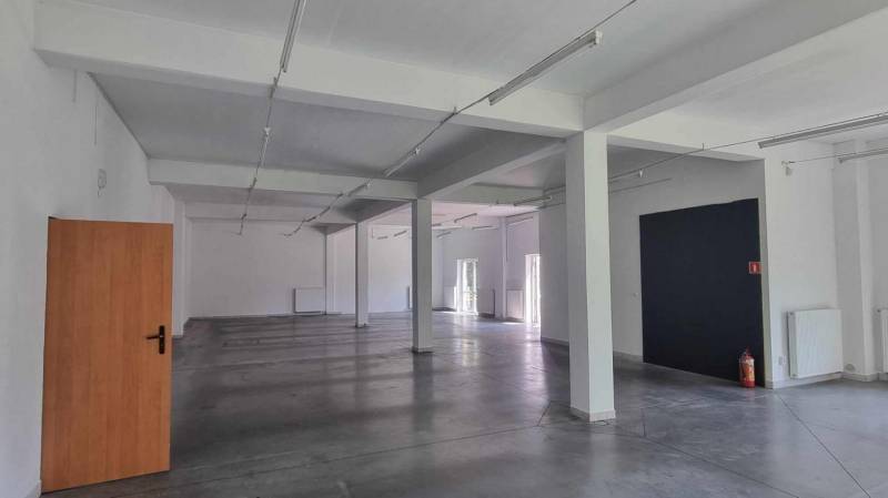ox_lokal-handlowo-uslugowy-200m2-lub-polowa-do-wynajecia-w-cieszynie