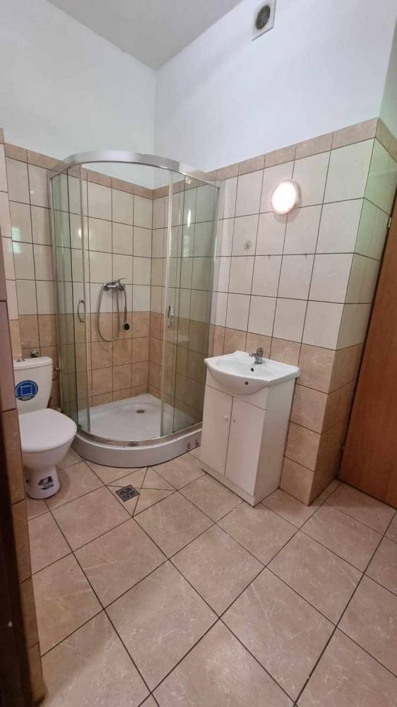 ox_lokal-handlowo-uslugowy-200m2-lub-polowa-do-wynajecia-w-cieszynie