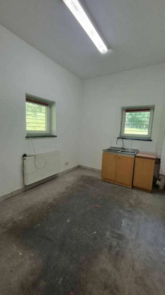 ox_lokal-handlowo-uslugowy-200m2-lub-polowa-do-wynajecia-w-cieszynie