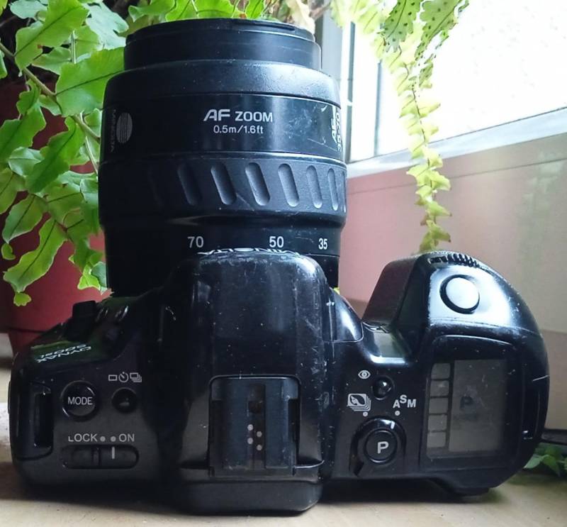ox_aparat-fotograficzny-lustrzanka-minolta
