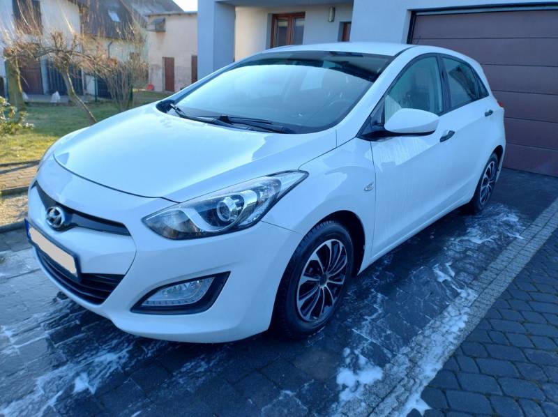 ox_hyundai-i30-2014r-14benzyna-6biegow-niski-przebieg
