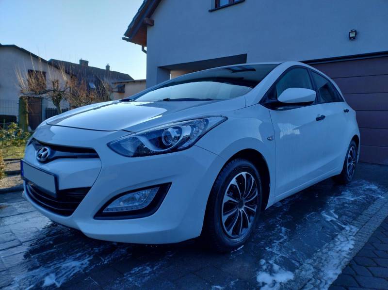 ox_hyundai-i30-2014r-14benzyna-6biegow-niski-przebieg
