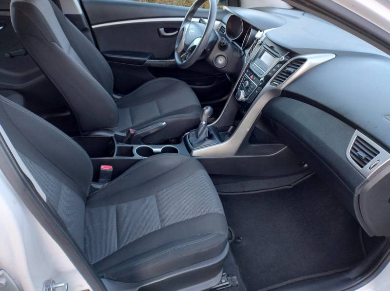 ox_hyundai-i30-2014r-14benzyna-6biegow-niski-przebieg