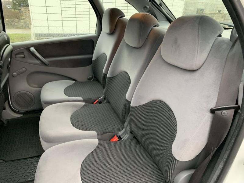 ox_citroen-xsara-picasso-16-benzyna-rok-2009-przebieg-152tys-km-hak