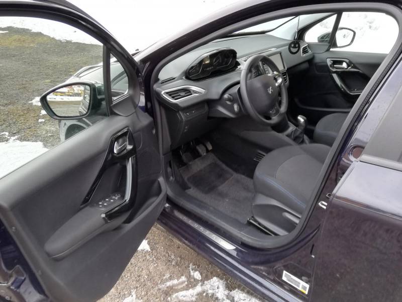 ox_peugeot-2082019-pure-tech-82-stopstart-signature