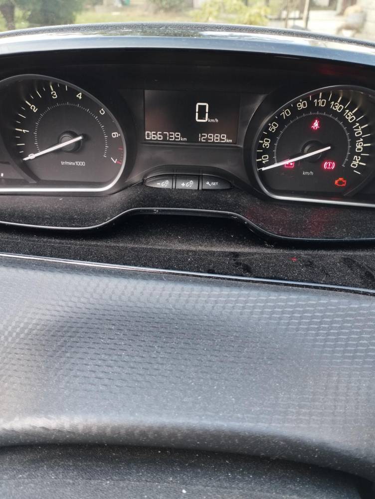 ox_peugeot-2082019-pure-tech-82-stopstart-signature