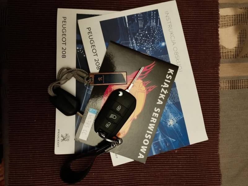 ox_peugeot-2082019-pure-tech-82-stopstart-signature
