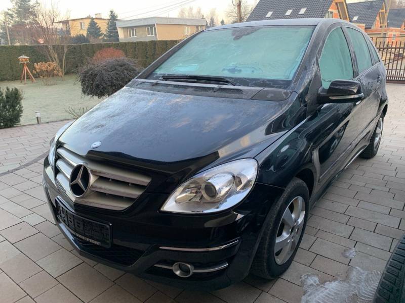 ox_mercedes-b-klasse-17-benzyna-rok-2009-hak-bezwypadkowy-maly-przebieg