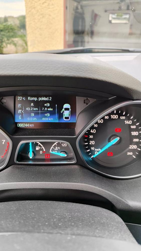 ox_ford-kuga-2018-70-300-km-bogate-wyposazenie