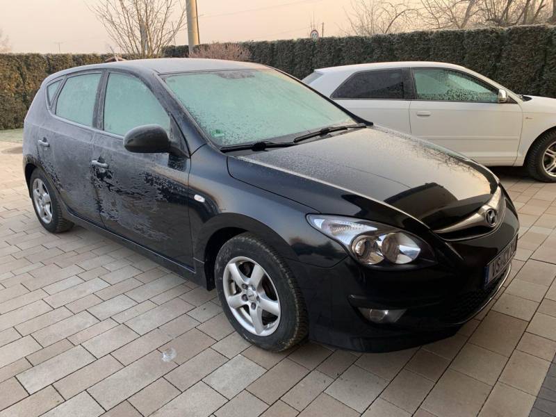 ox_hyundai-i30-14-benzyna-maly-przebieg-75tys-km-rok-2011
