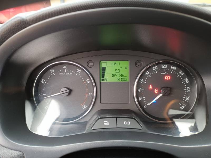 ox_skoda-fabia-12-tsi-bezwypadkowy-salon-polska