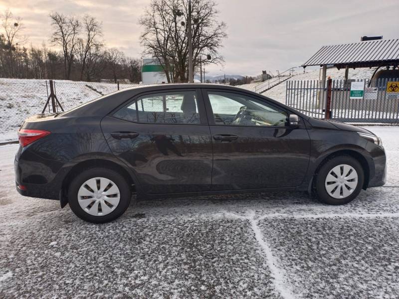 ox_toyota-corolla-e16-16-2014r-72-000km-krajowy-salon-pl