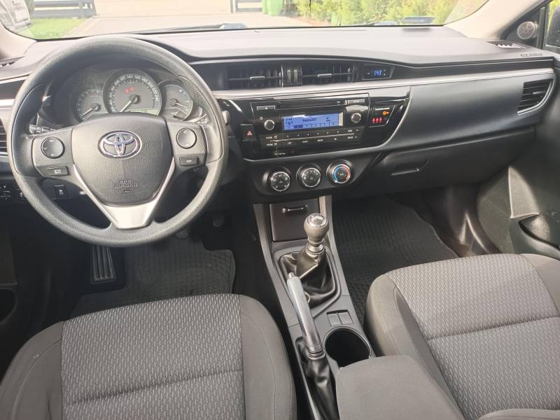 ox_toyota-corolla-e16-16-2014r-72-000km-krajowy-salon-pl