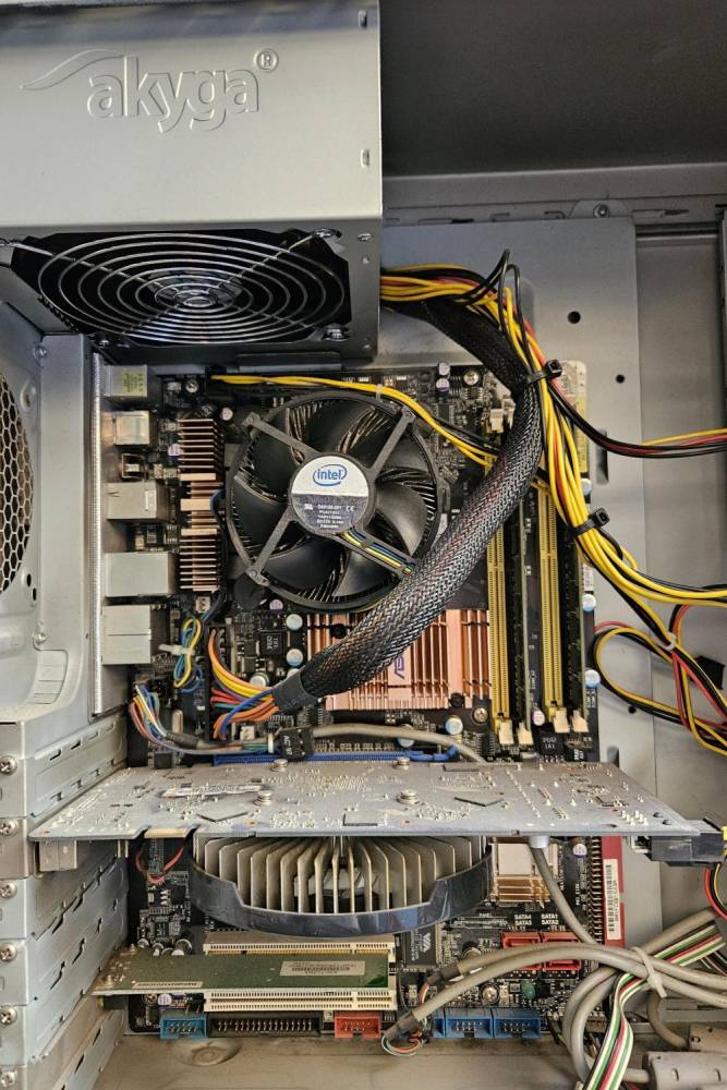 ox_komputer-intel-core-2-quad-q6600-geforce-9600-gt-top-4-gb-ram-stan-bdb