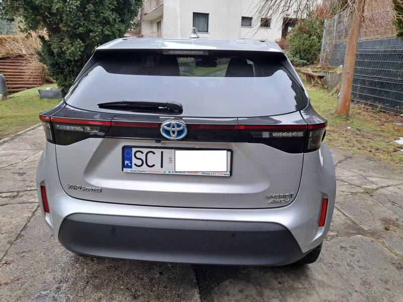 ox_sprzedam-yaris-cross-4x4-hybryda