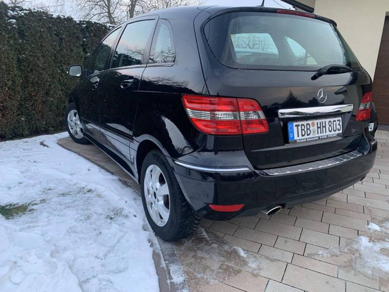 ox_mercedes-b-klasse-17-benzyna-rok-2009-hak-bezwypadkowy-maly-przebieg