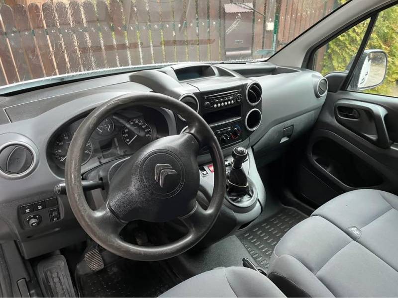 ox_citroen-berlingo-16hdi-2016-przebieg-76tys