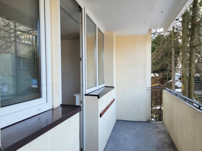 ox_cieszyn-centrum-3-pokoje-1-pietro-balkon-niski-blok