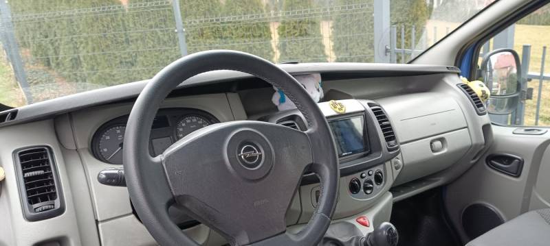 ox_sprzedam-opel-vivaro-20-cdti