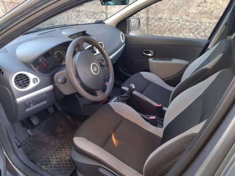 ox_renault-clio-iii-16v-75km-rok-2012-krajowy-przebieg-niecale-74000