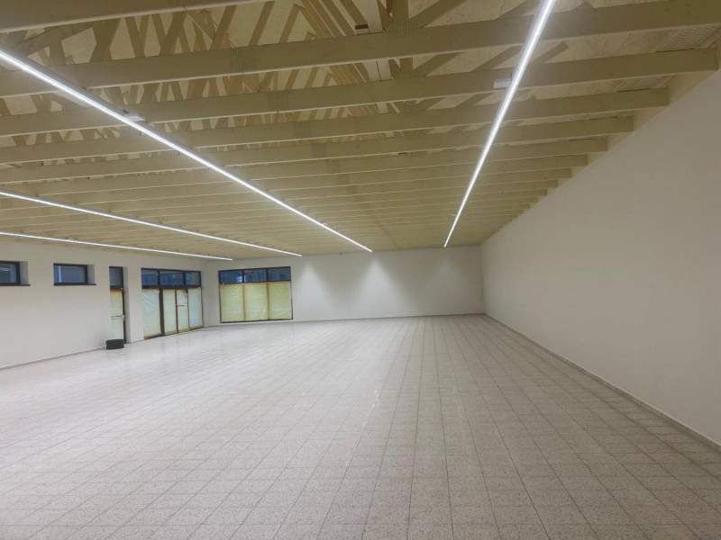 ox_sprzedam-nowy-lokal-handlowo-uslugowy-w-brennej