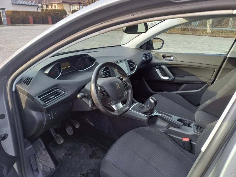 ox_peugeot-308-niski-przebieg