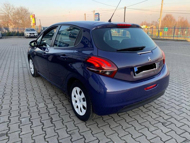 ox_peugeot-208-rok-2015-10-benzyna-bezwypadkowy-klimatyzacja