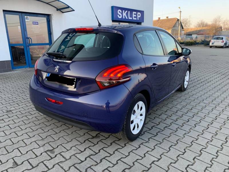 ox_peugeot-208-rok-2015-10-benzyna-bezwypadkowy-klimatyzacja