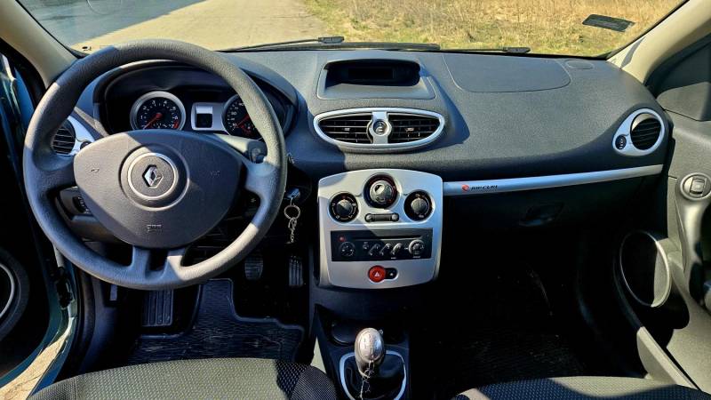 ox_renault-clio-12-rip-curl-2008-247-000-km-12-benzyna