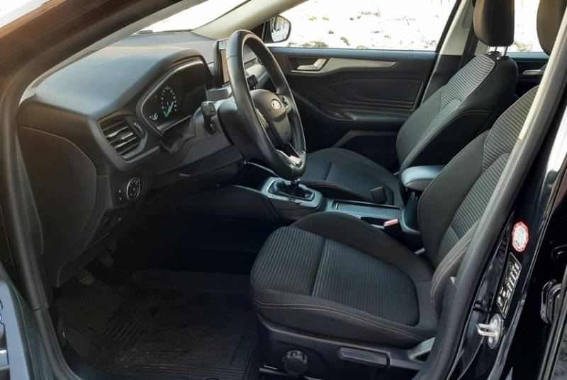 ox_ford-focus-salonowy-serwisowany-60990km-titanium-x-sam-parkuje