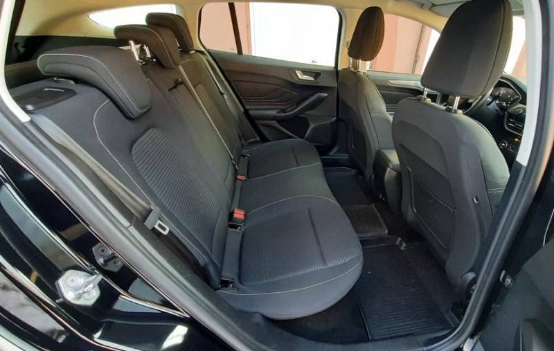 ox_ford-focus-salonowy-serwisowany-60990km-titanium-x-sam-parkuje