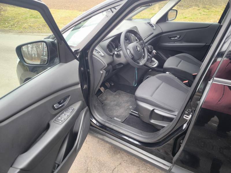 ox_renault-scenic-2017-benzyna-122tyskm-zadbany