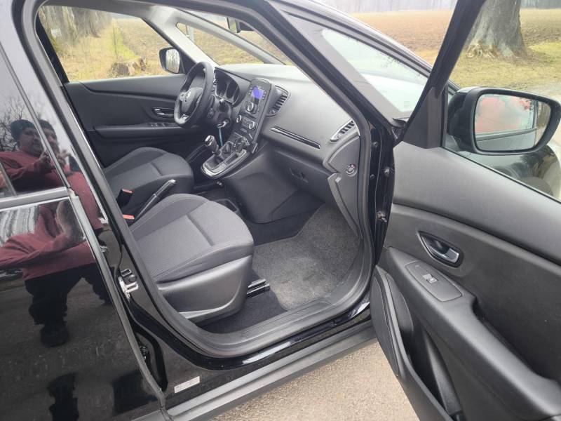 ox_renault-scenic-2017-benzyna-122tyskm-zadbany