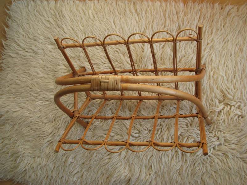 ox_uroczy-wiklinowy-gazetnik-kosz-na-gazety-stojak