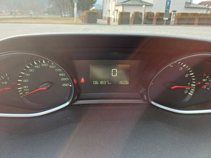 ox_peugeot-308-niski-przebieg