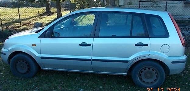 ox_czesci-uszkodzonego-samochodu-ford-fusion-sprzedam